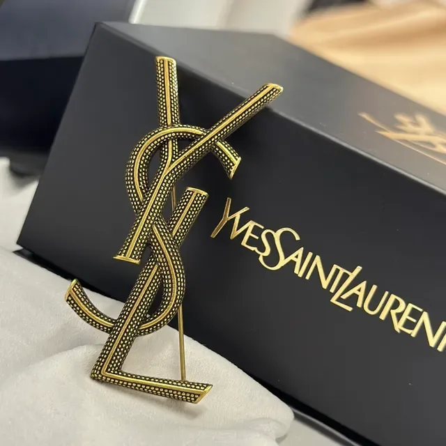 圣罗兰 Monogram 胸针 黄金 黑色 纹理金属 3