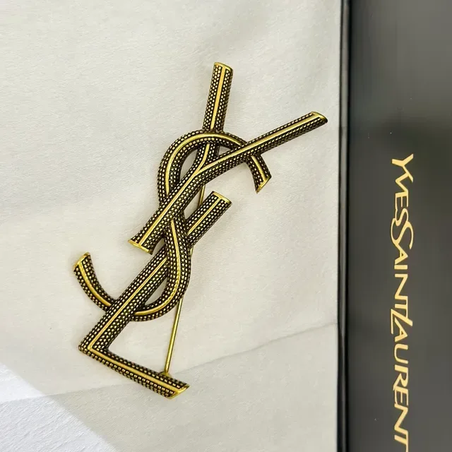 圣罗兰 Monogram 胸针 黄金 黑色 纹理金属 4