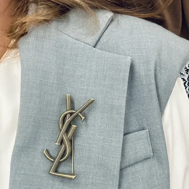 圣罗兰 Monogram 胸针 黄金 黑色 纹理金属 7
