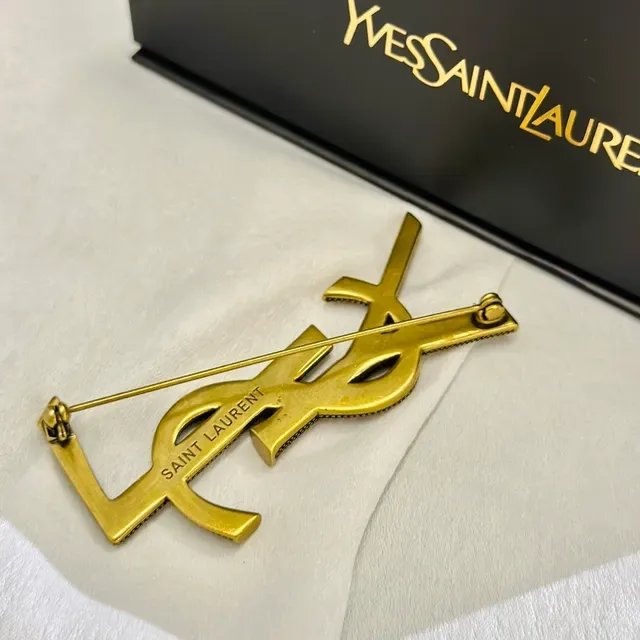 圣罗兰 Monogram 胸针 黄金 黑色 纹理金属 9