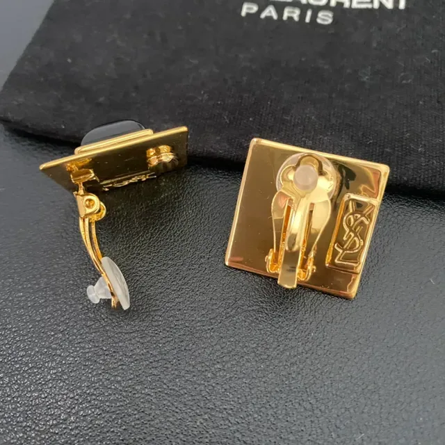 Saint Laurent Brincos Quadrados de Ouro e Pedra Preta 6