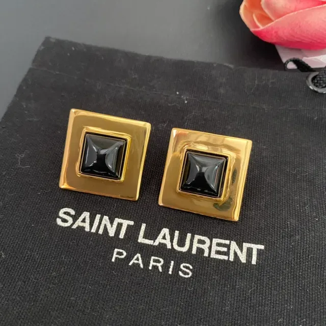Saint Laurent Brincos Quadrados de Ouro e Pedra Preta 8
