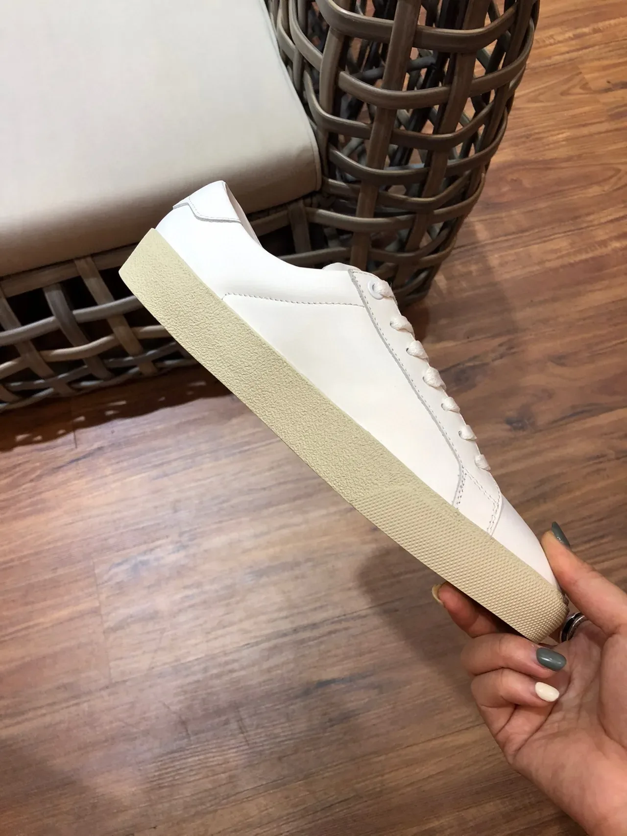 Saint Laurent सफेद सोने का लो टॉप चमड़े का लाइफस्टाइल स्नीकर 5