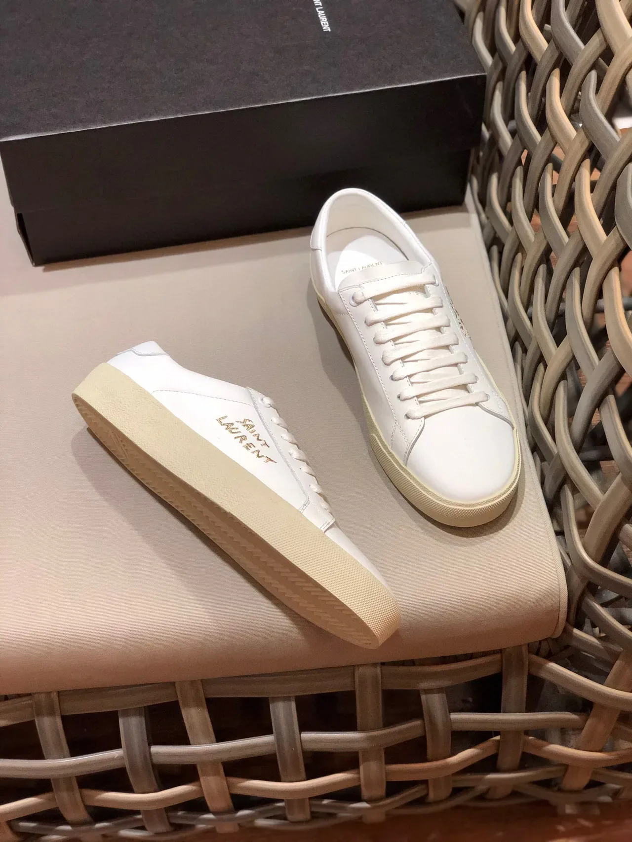 Saint Laurent सफेद सोने का लो टॉप चमड़े का लाइफस्टाइल स्नीकर 8