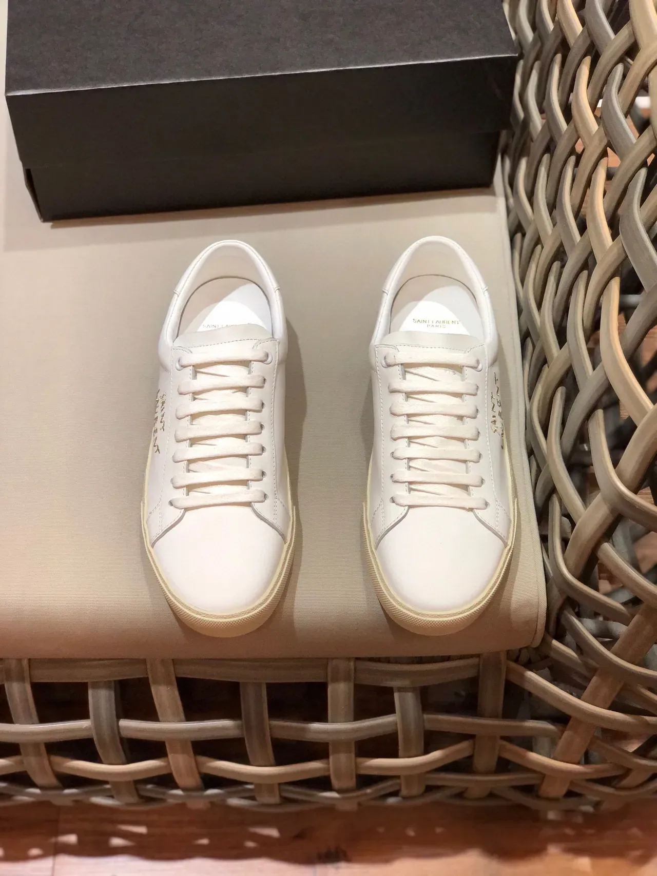 Saint Laurent सफेद सोने का लो टॉप चमड़े का लाइफस्टाइल स्नीकर 9