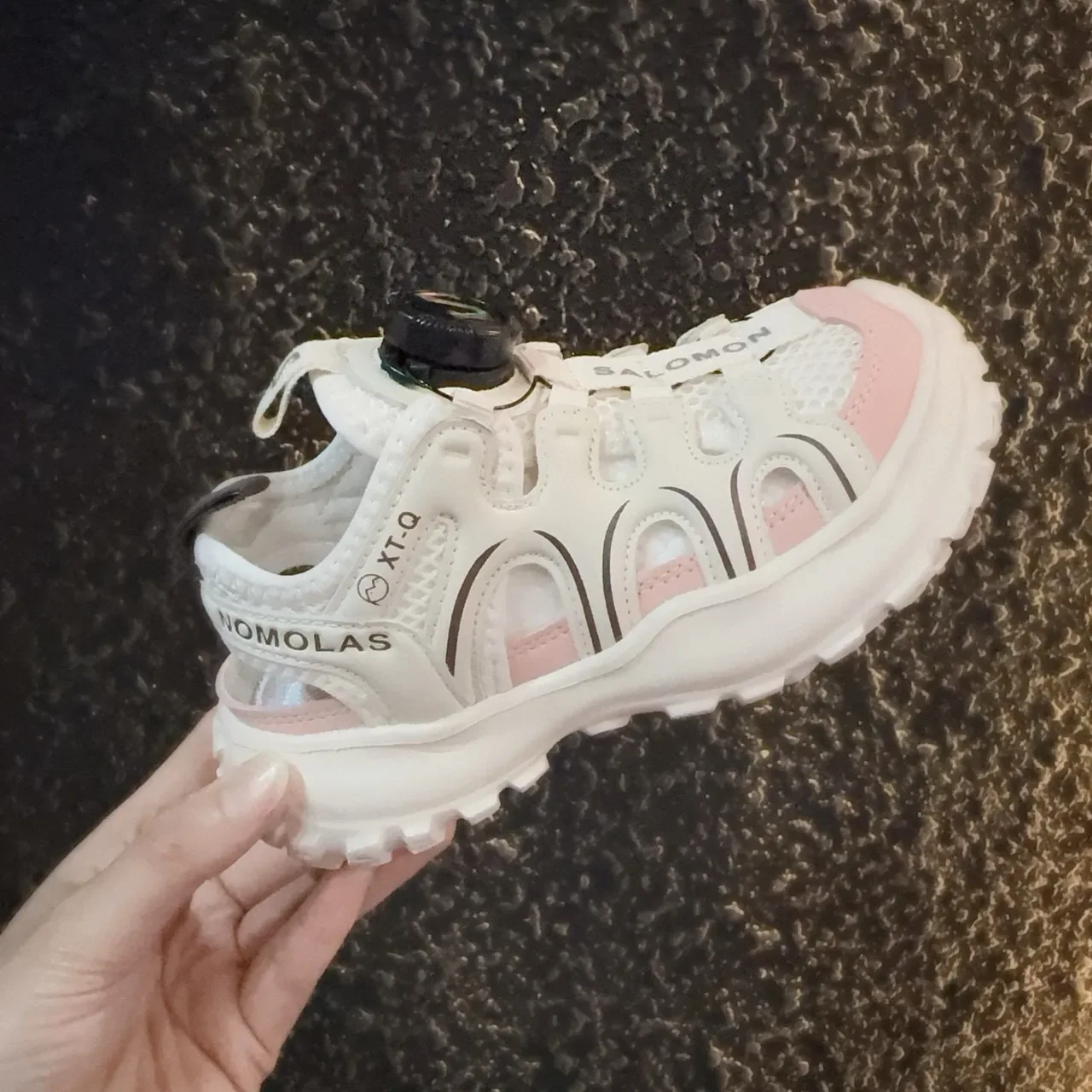 Salomon Beige y Negro BOA Dial Closure Malla y Sintético Superior Zapatillas Lifestyle 22
