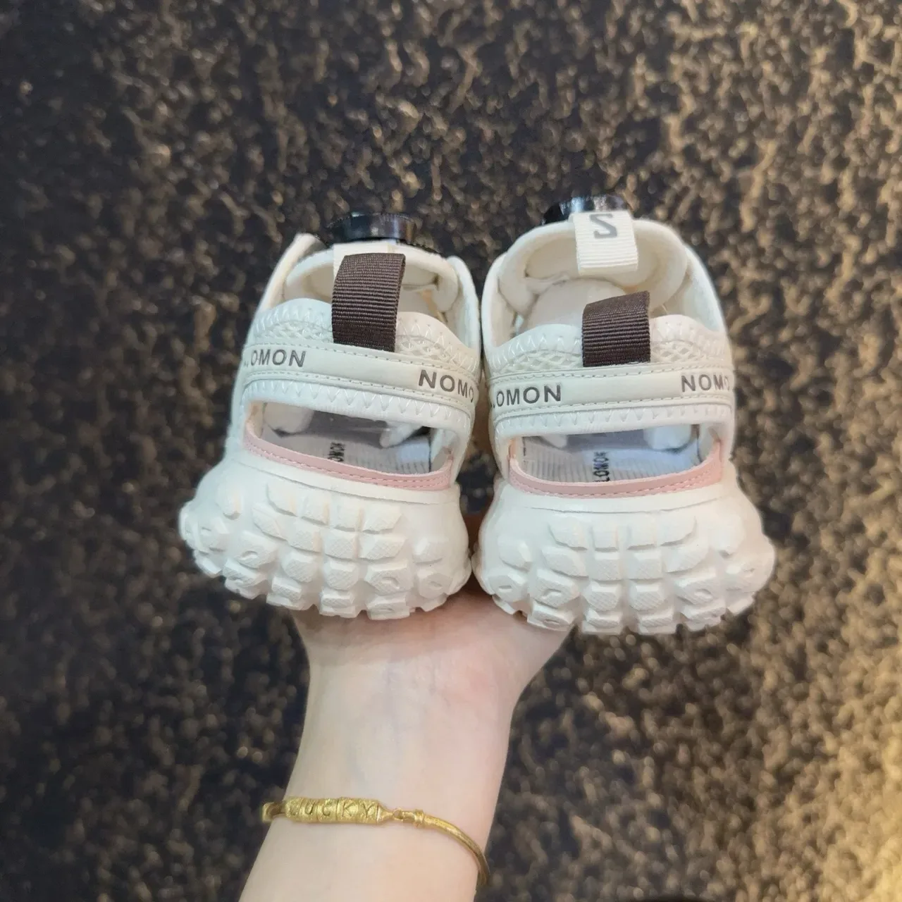 Salomon Beige y Negro BOA Dial Closure Malla y Sintético Superior Zapatillas Lifestyle 24