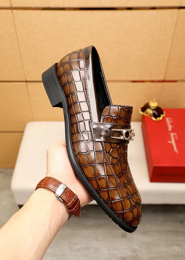 Salvatore Ferragamo Gancini Mocasines Marrón con Embossado de Cocodrilo 5