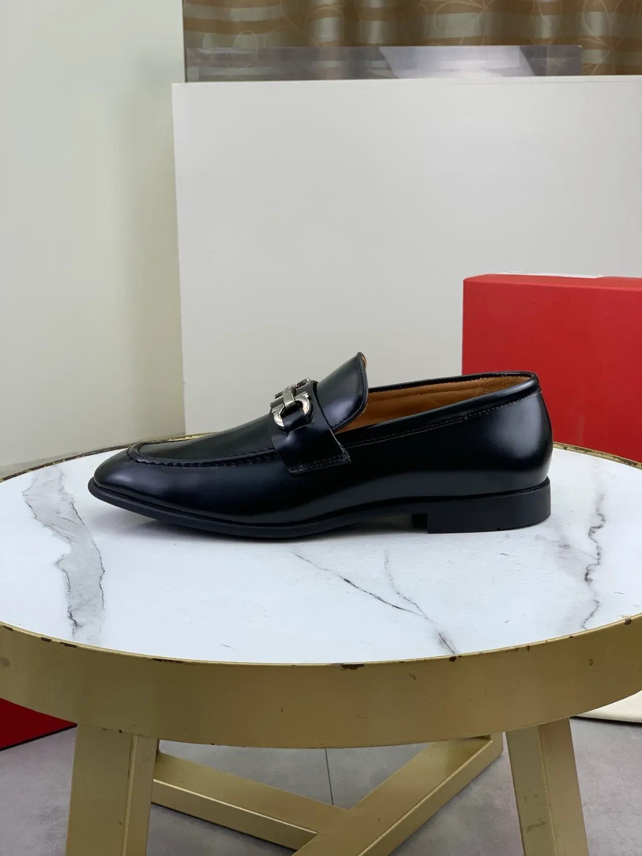 Salvatore Ferragamo Gancini لوفر جلد أسود 5