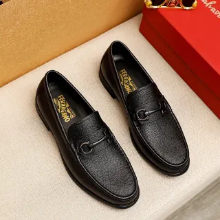 Salvatore Ferragamo Gancini Loafer أسود جلد مصقول حصان لوفر