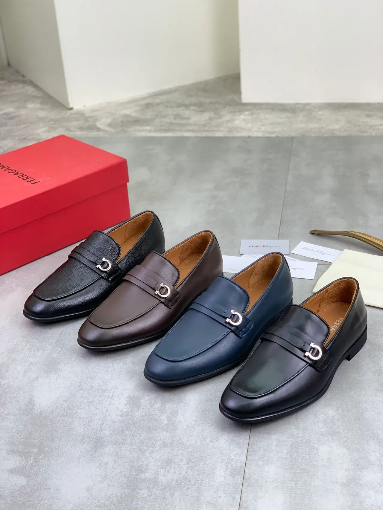 Salvatore Ferragamo Gancini Mocassins de Couro Bico Quadrado Navy 2
