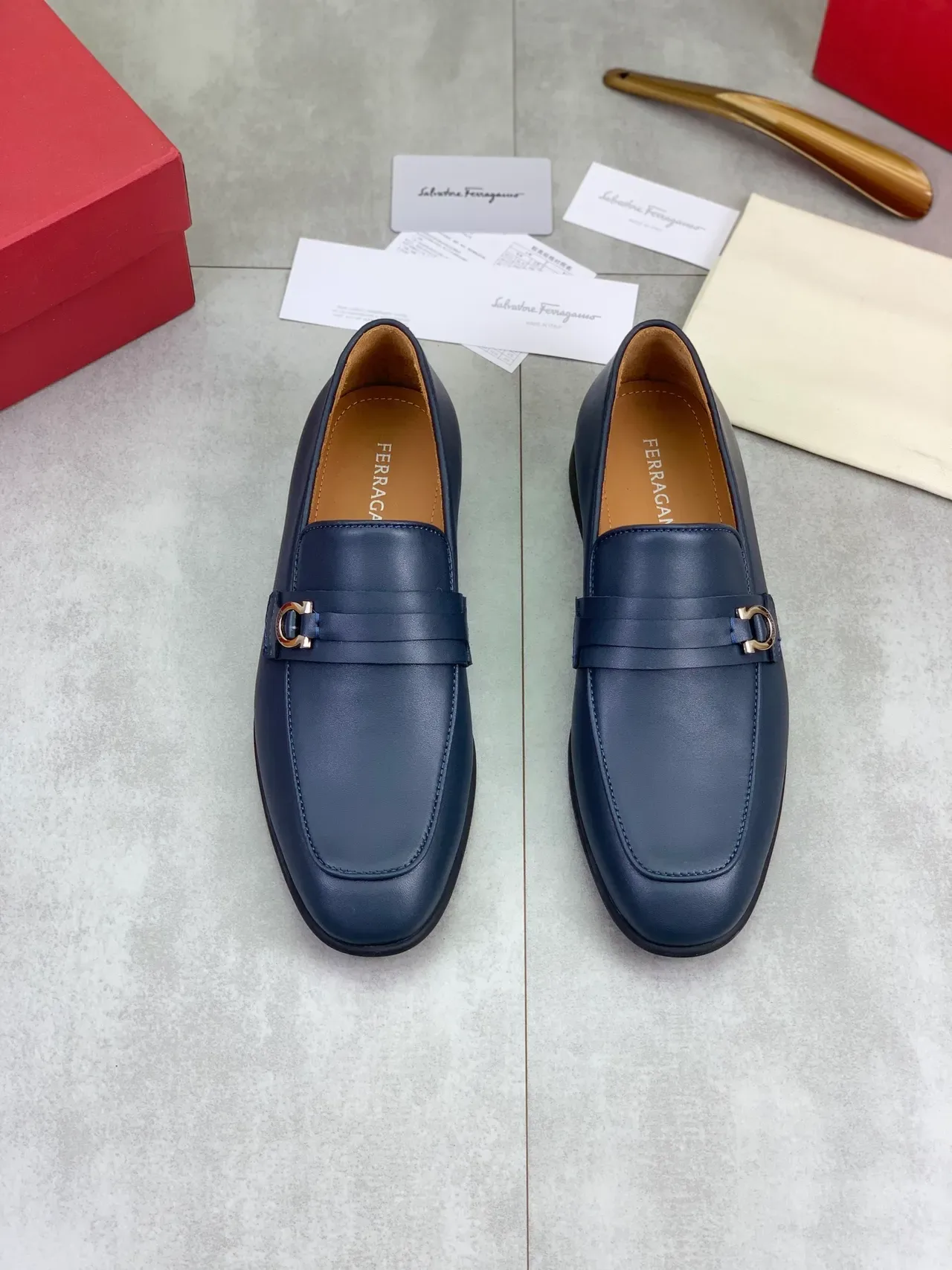 Salvatore Ferragamo Gancini Mocassins de Couro Bico Quadrado Navy 5