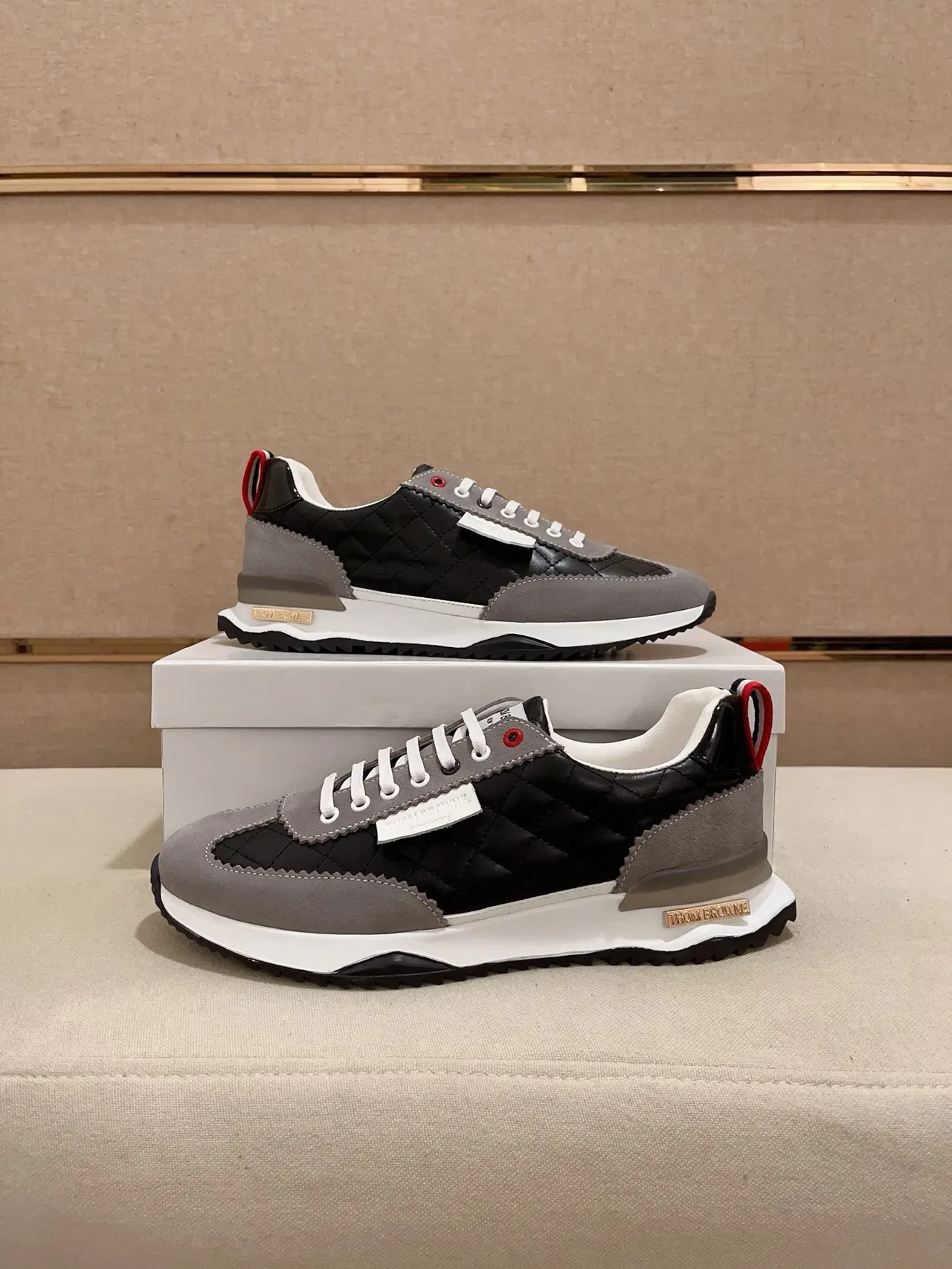 Thom Browne Tênis acolchoado Preto Cinza Branco Sneakers Lifestyle 7