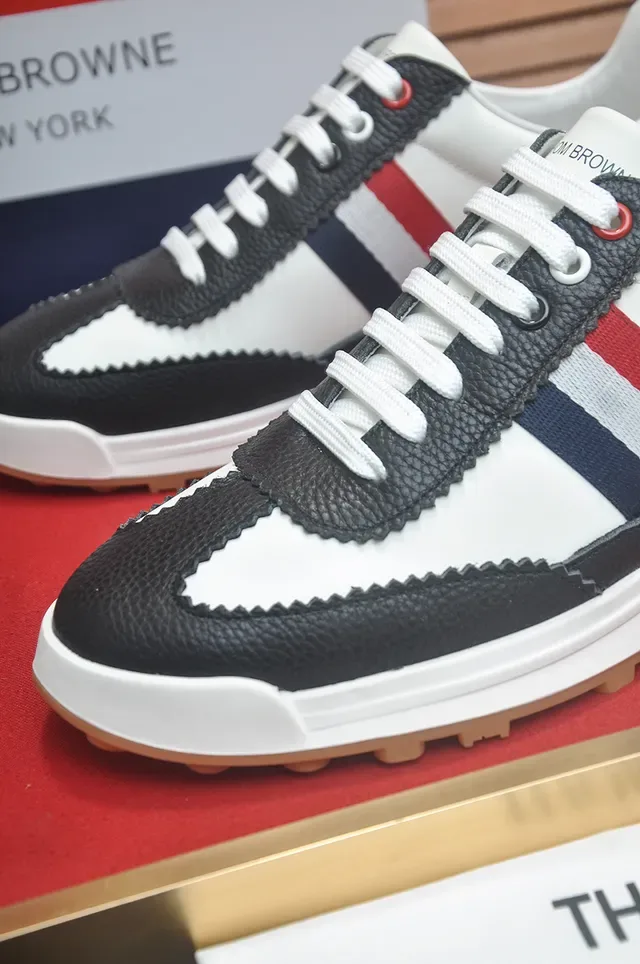 Thom Browne Zapatillas Lifestyle Blancas y Negras Low-Top de Cuero y Sintético 2