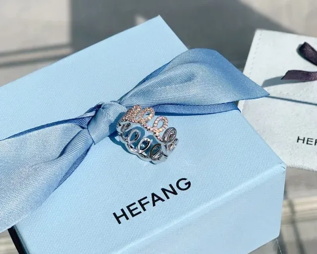 Tiffany & Co. নীল সোনা মুকুট আকৃতির Pavé-Set রিং 6