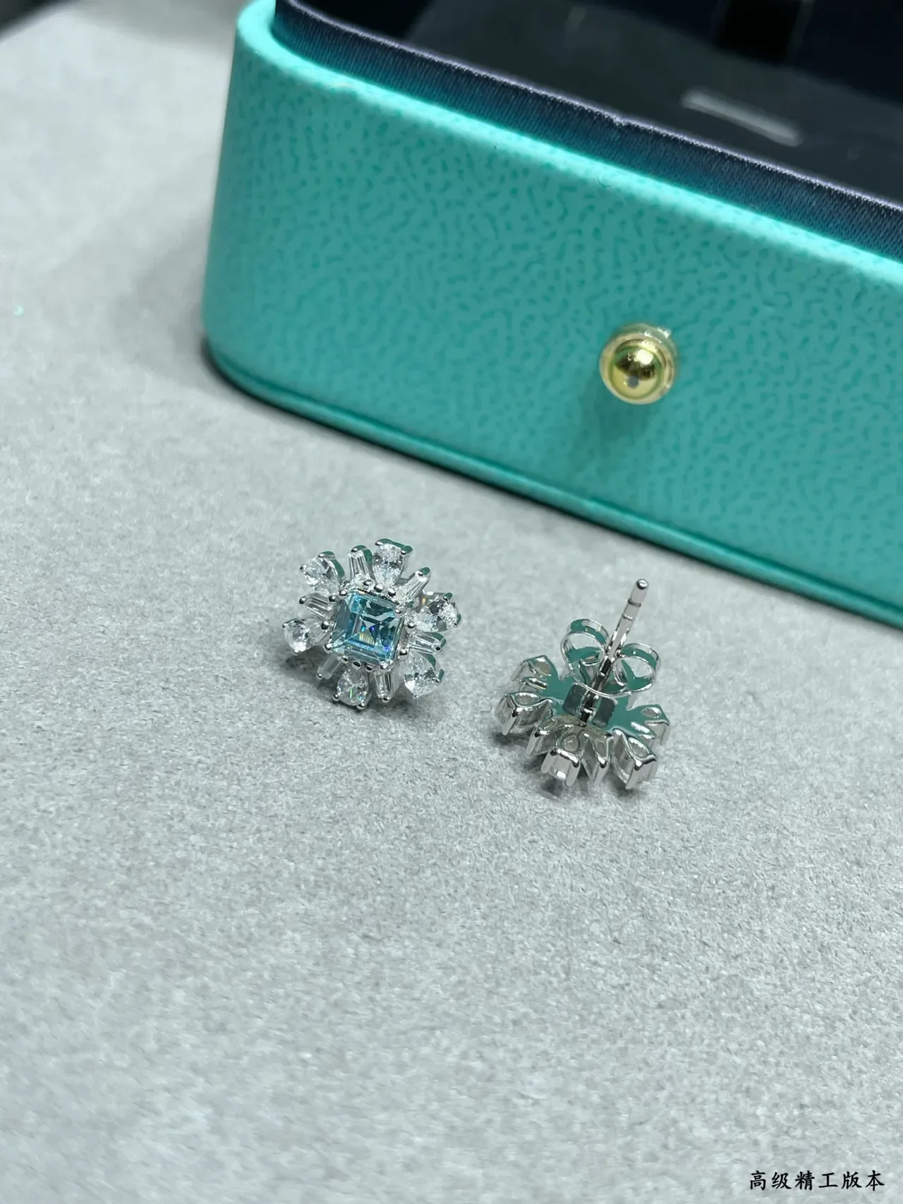 Tiffany & Co. Floral Halo 浅蓝色 方形切工 耳钉 3