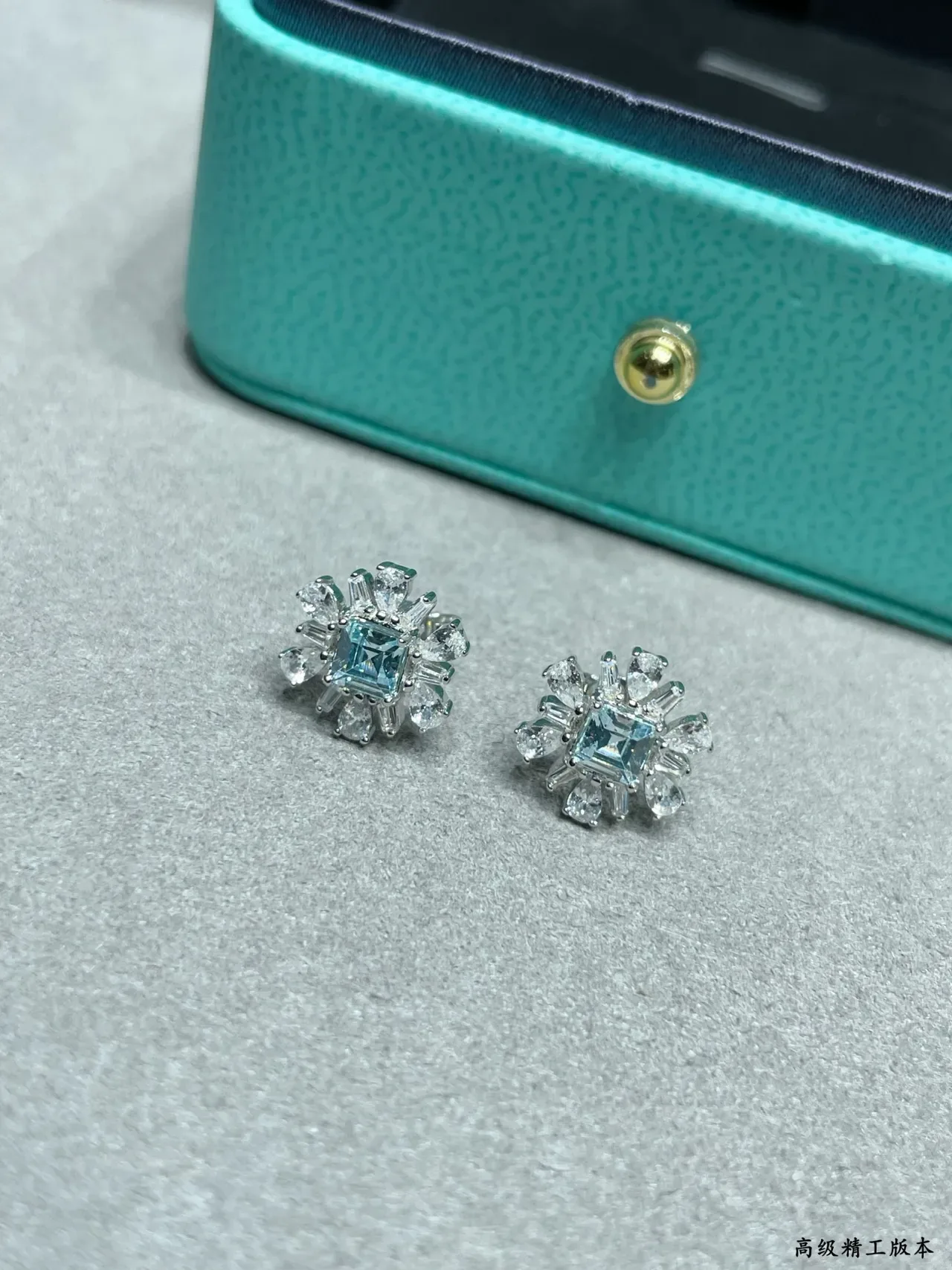 Tiffany & Co. Floral Halo 浅蓝色 方形切工 耳钉 4