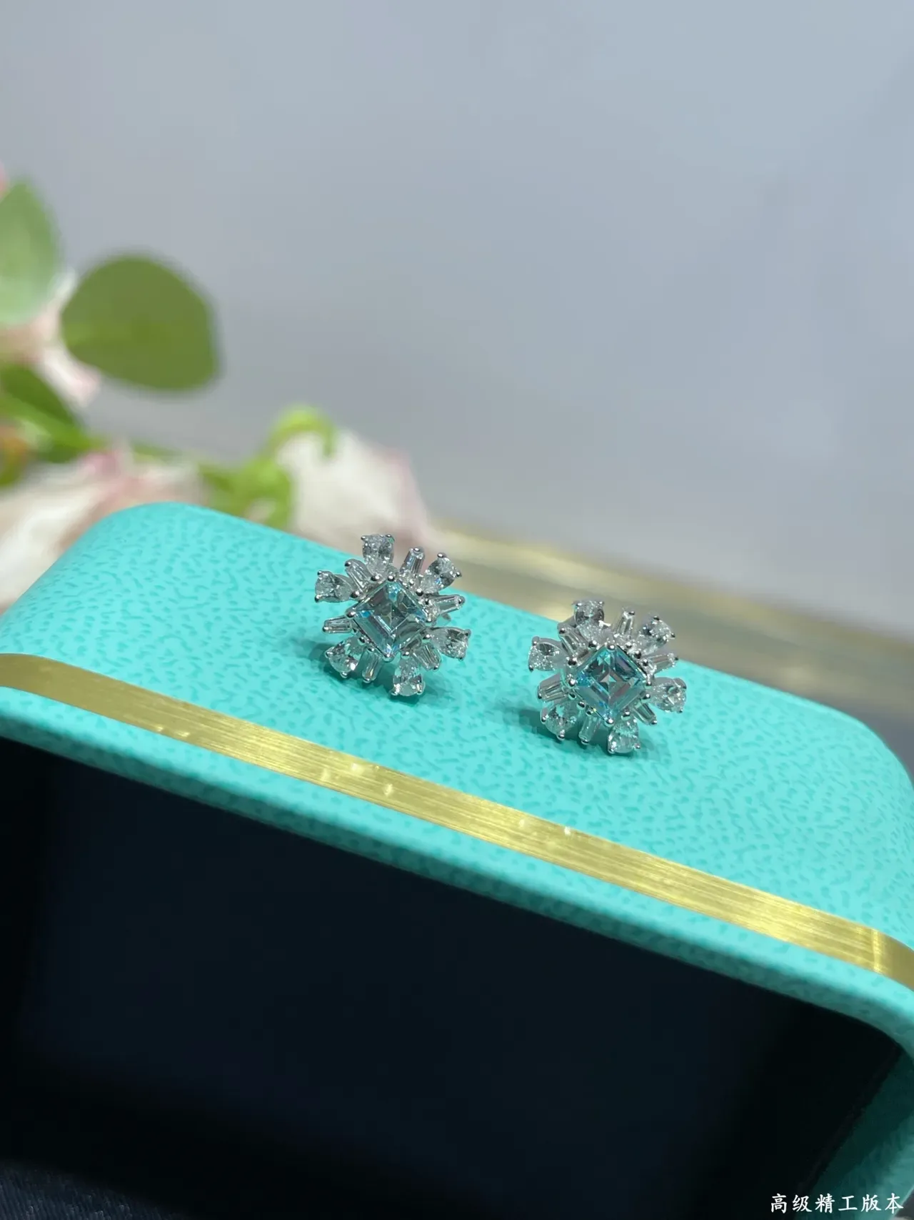 Tiffany & Co. Floral Halo 浅蓝色 方形切工 耳钉 5