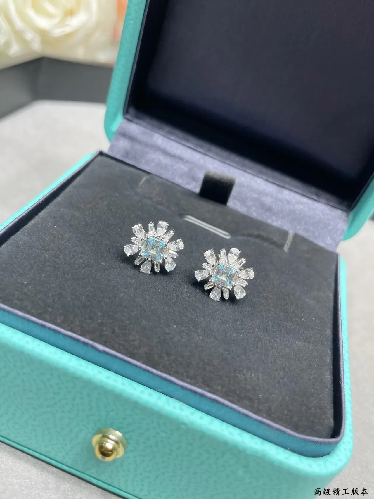 Tiffany & Co. Floral Halo 浅蓝色 方形切工 耳钉 6