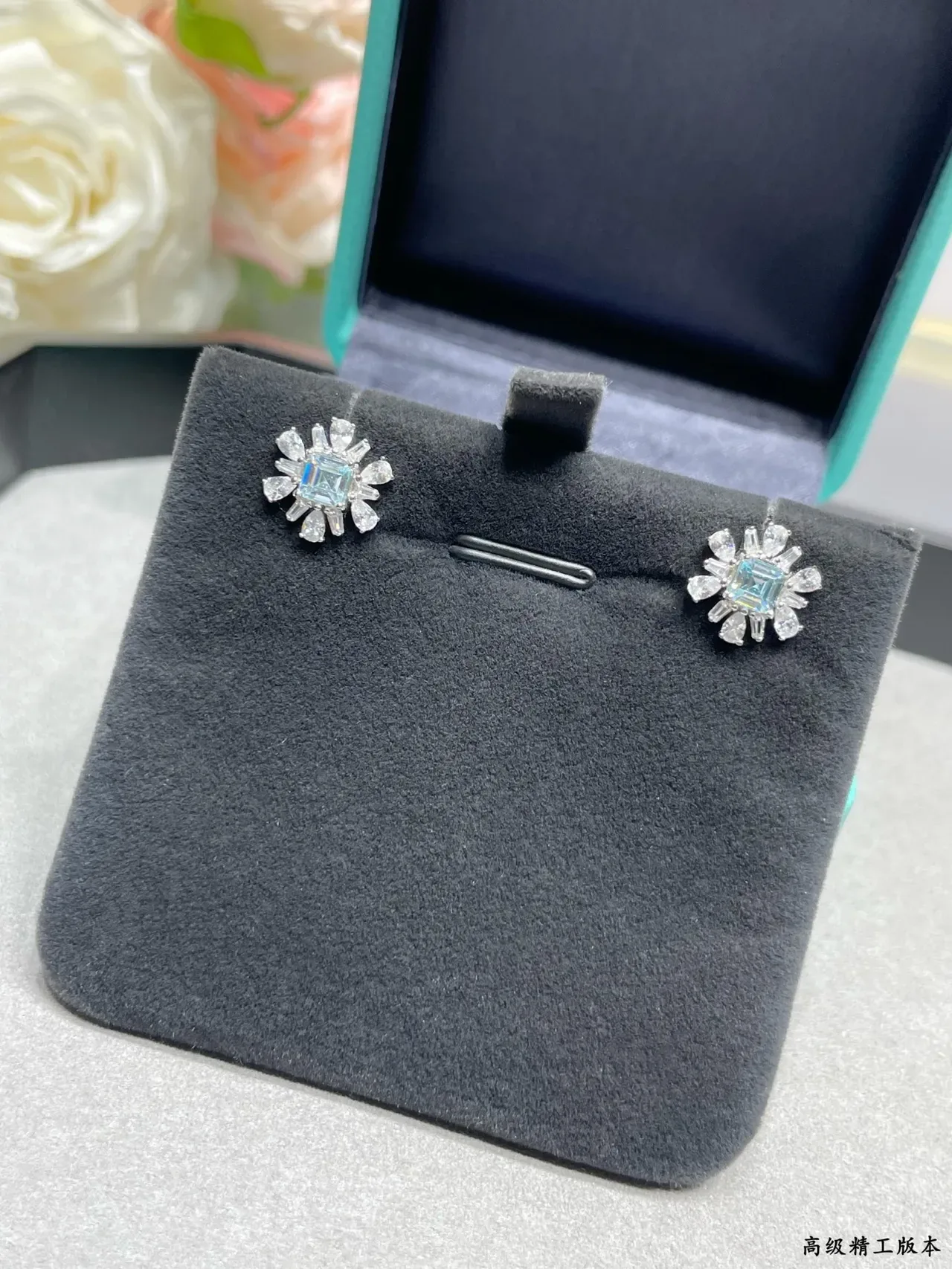 Tiffany & Co. Floral Halo 浅蓝色 方形切工 耳钉 7