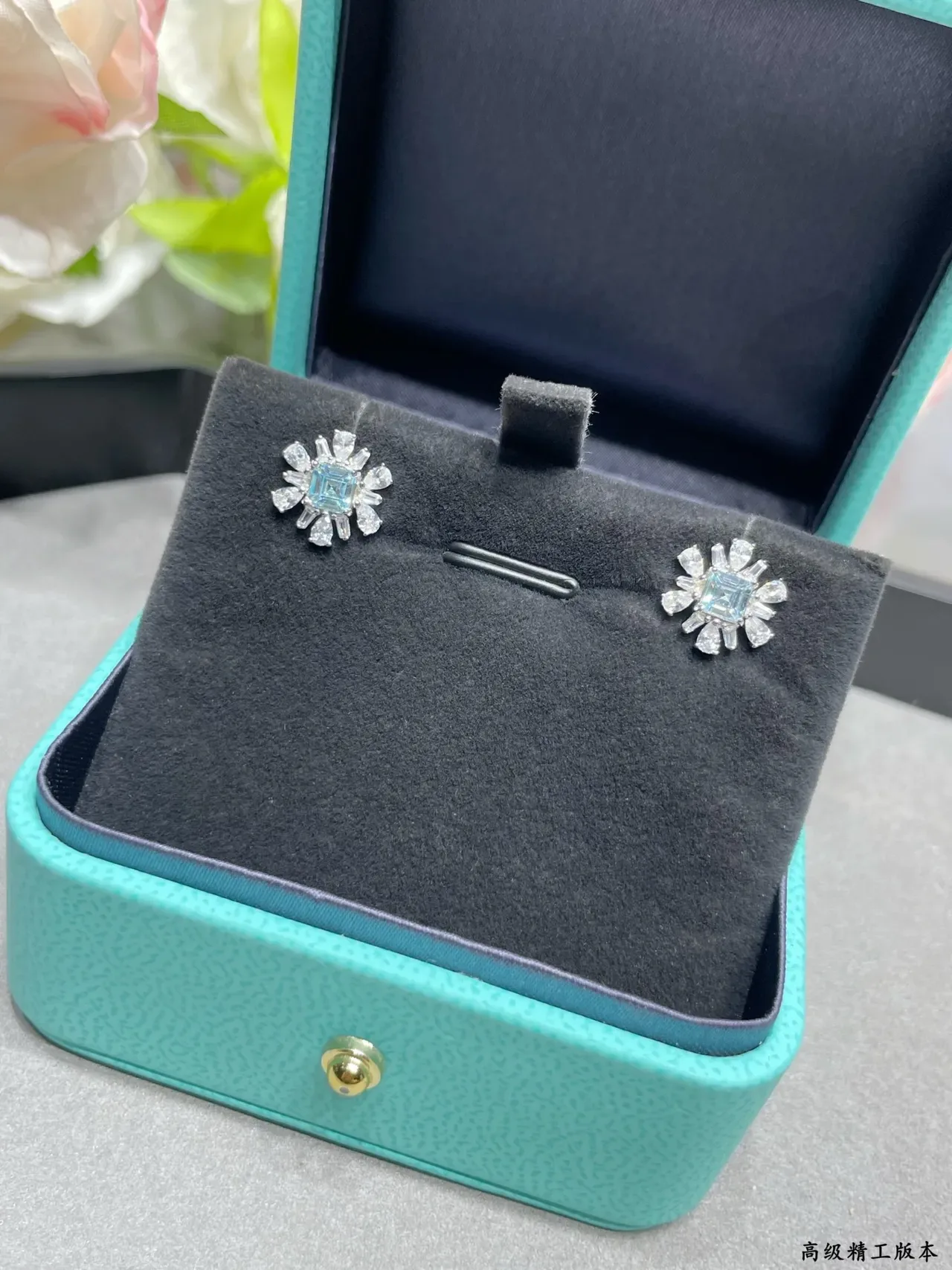 Tiffany & Co. Floral Halo 浅蓝色 方形切工 耳钉 8