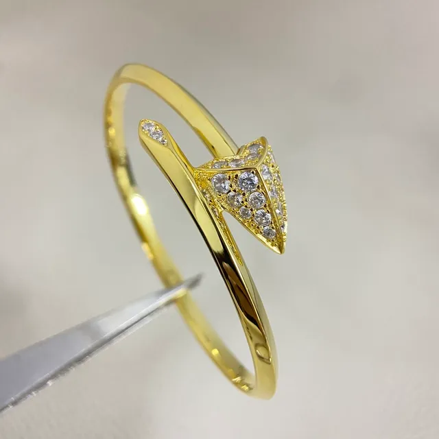 Tiffany & Co. HardWear Arrow Bangle Or et argent motif de pointe de flèche Pavé-Set cristals bracelet 6