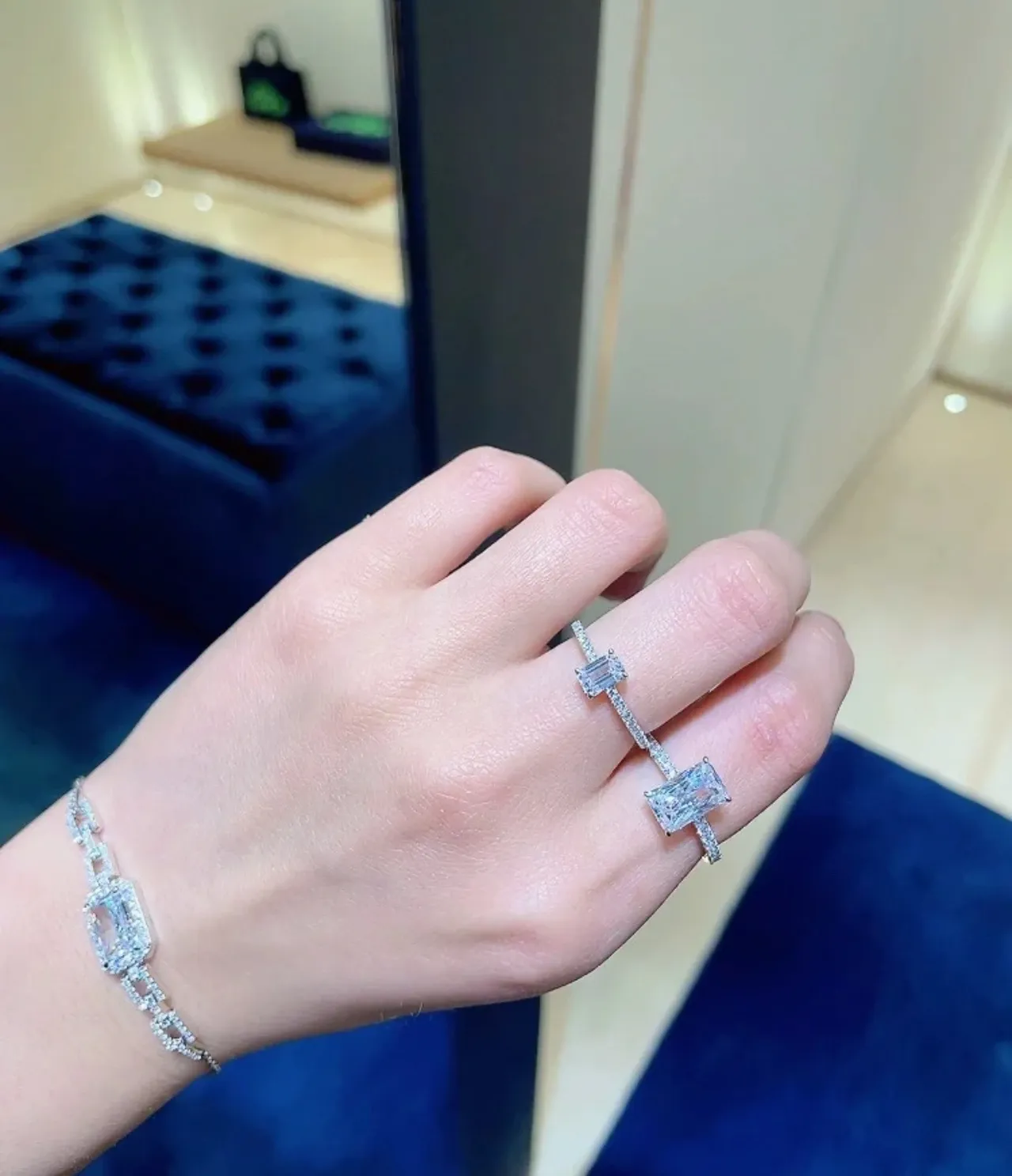 Tiffany & Co. नेवी चांदी इमराल्ड-कट सेंटर स्टोन पावे हीरा बैंड रिंग 2