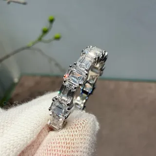 Tiffany & Co. चांदी इमरल्ड-कट पत्थर शेयर्ड-प्रॉन सेटिंग रिंग