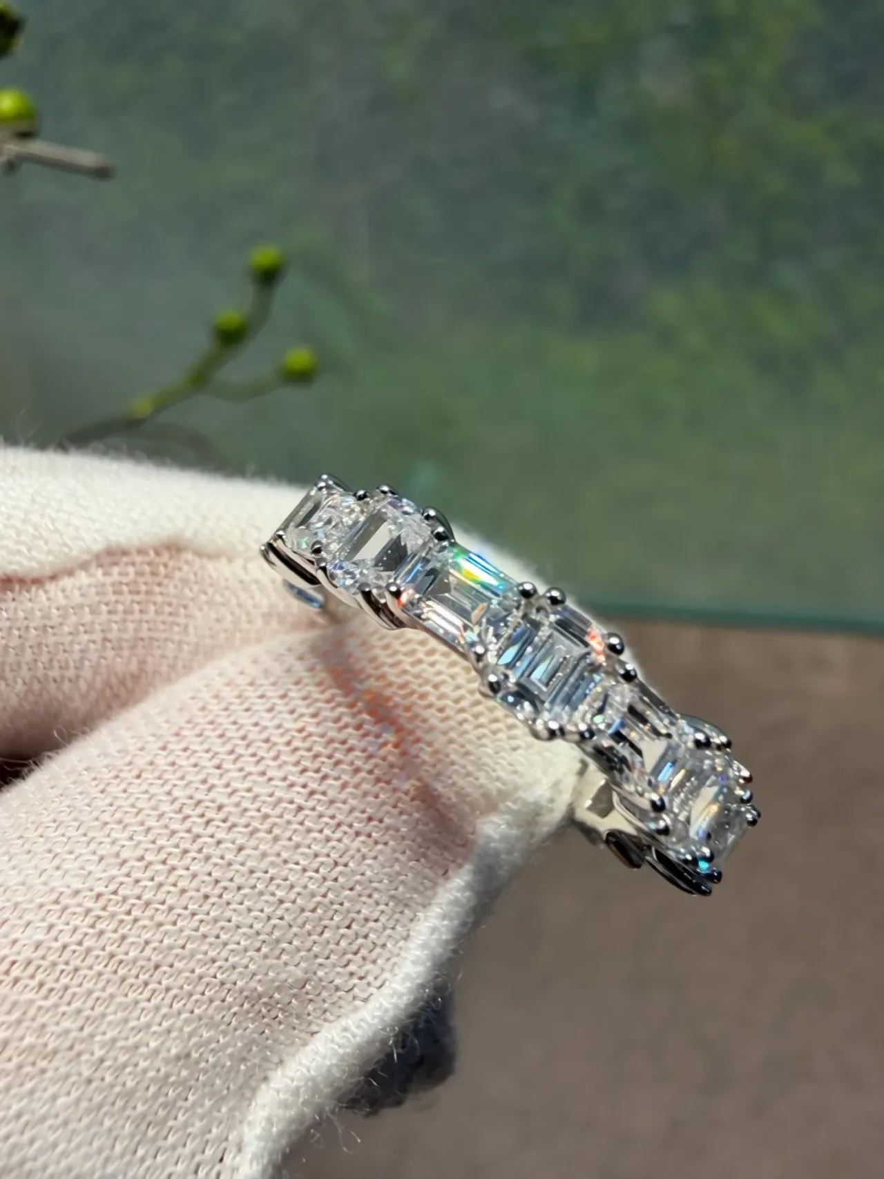 Tiffany & Co. चांदी इमरल्ड-कट पत्थर शेयर्ड-प्रॉन सेटिंग रिंग 4