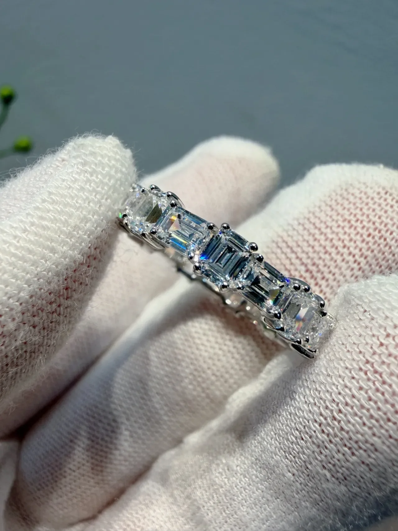 Tiffany & Co. चांदी इमरल्ड-कट पत्थर शेयर्ड-प्रॉन सेटिंग रिंग 6
