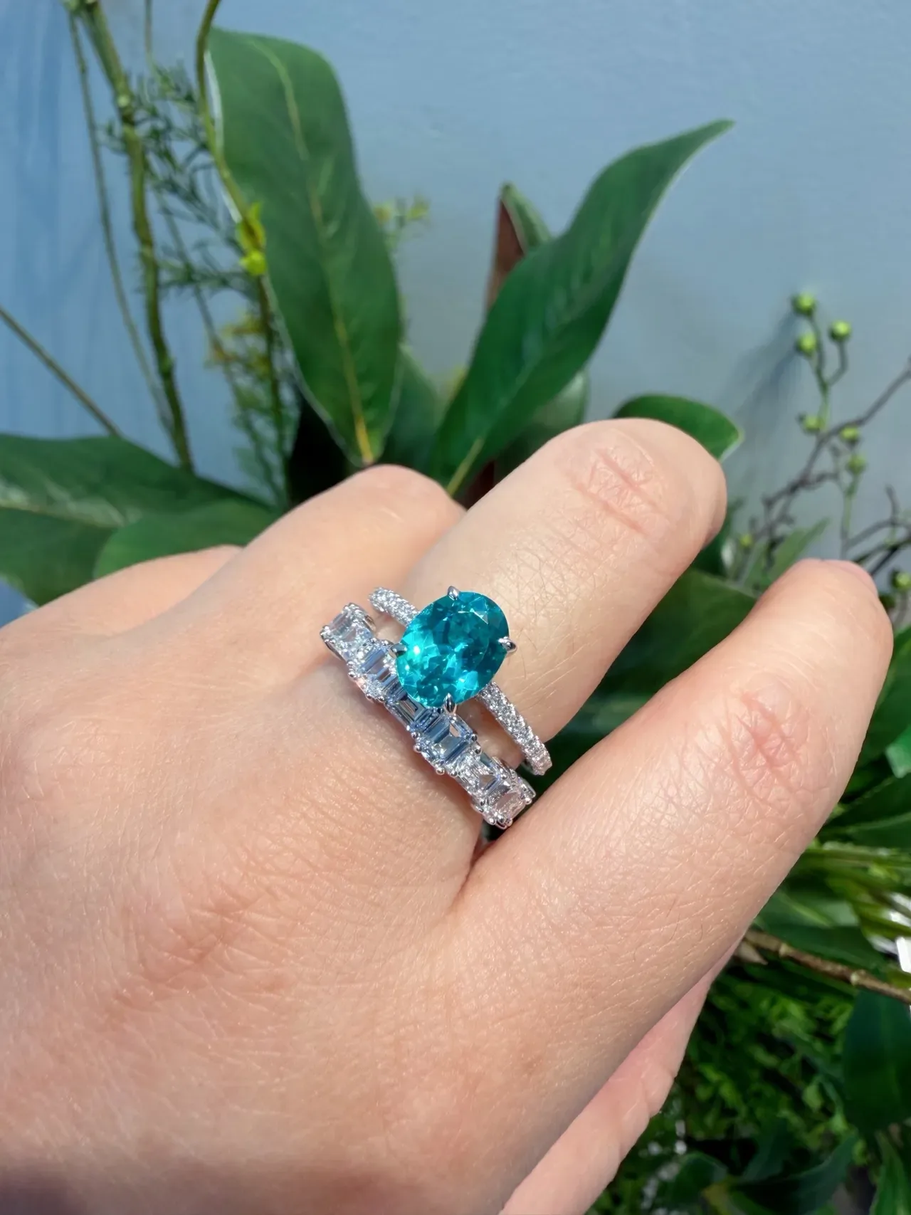 Tiffany & Co. चांदी इमरल्ड-कट पत्थर शेयर्ड-प्रॉन सेटिंग रिंग 9