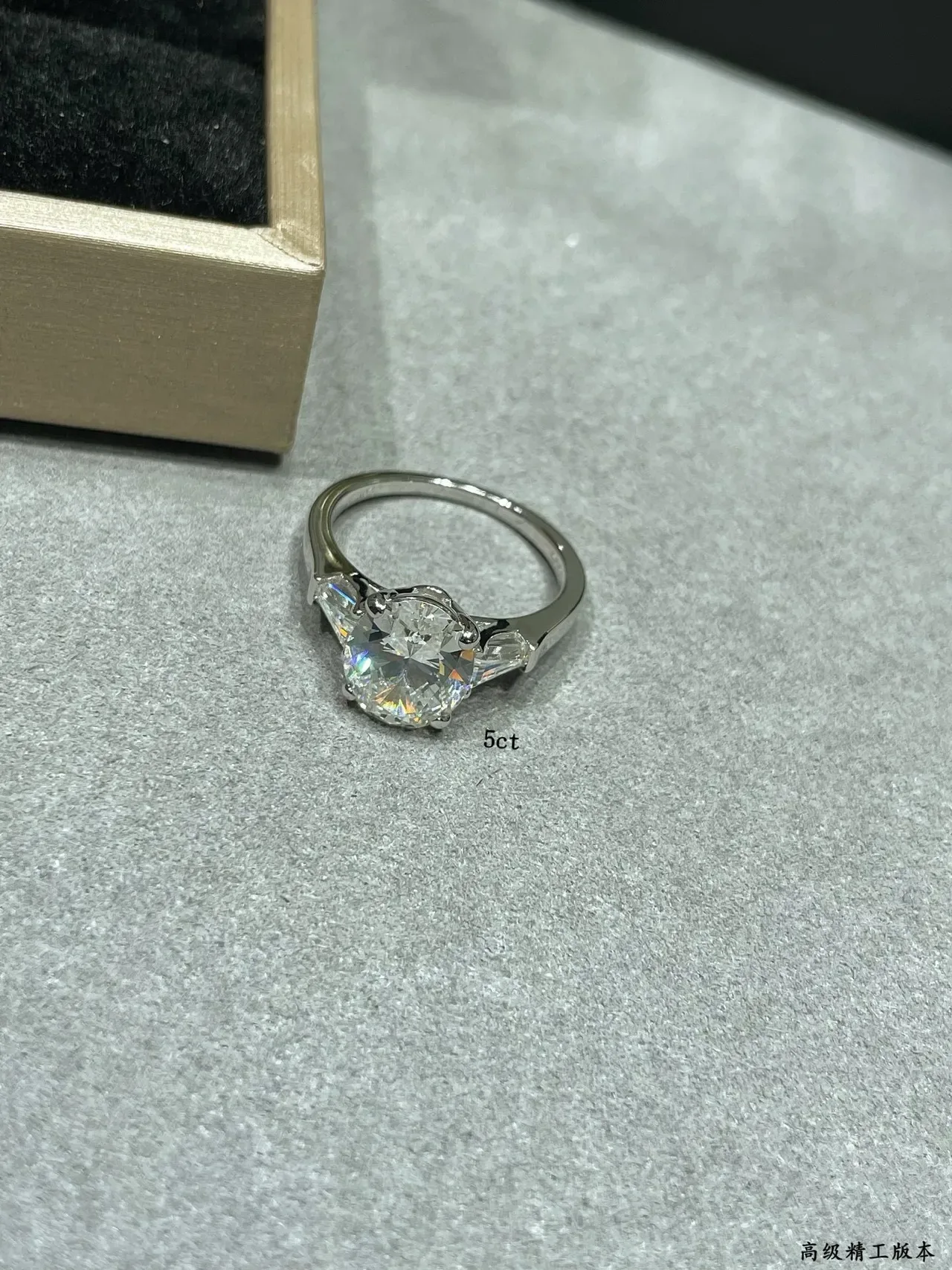 Tiffany & Co. चाँदी सोलिटेयर टेपर बगेट शोल्डर रिंग 4