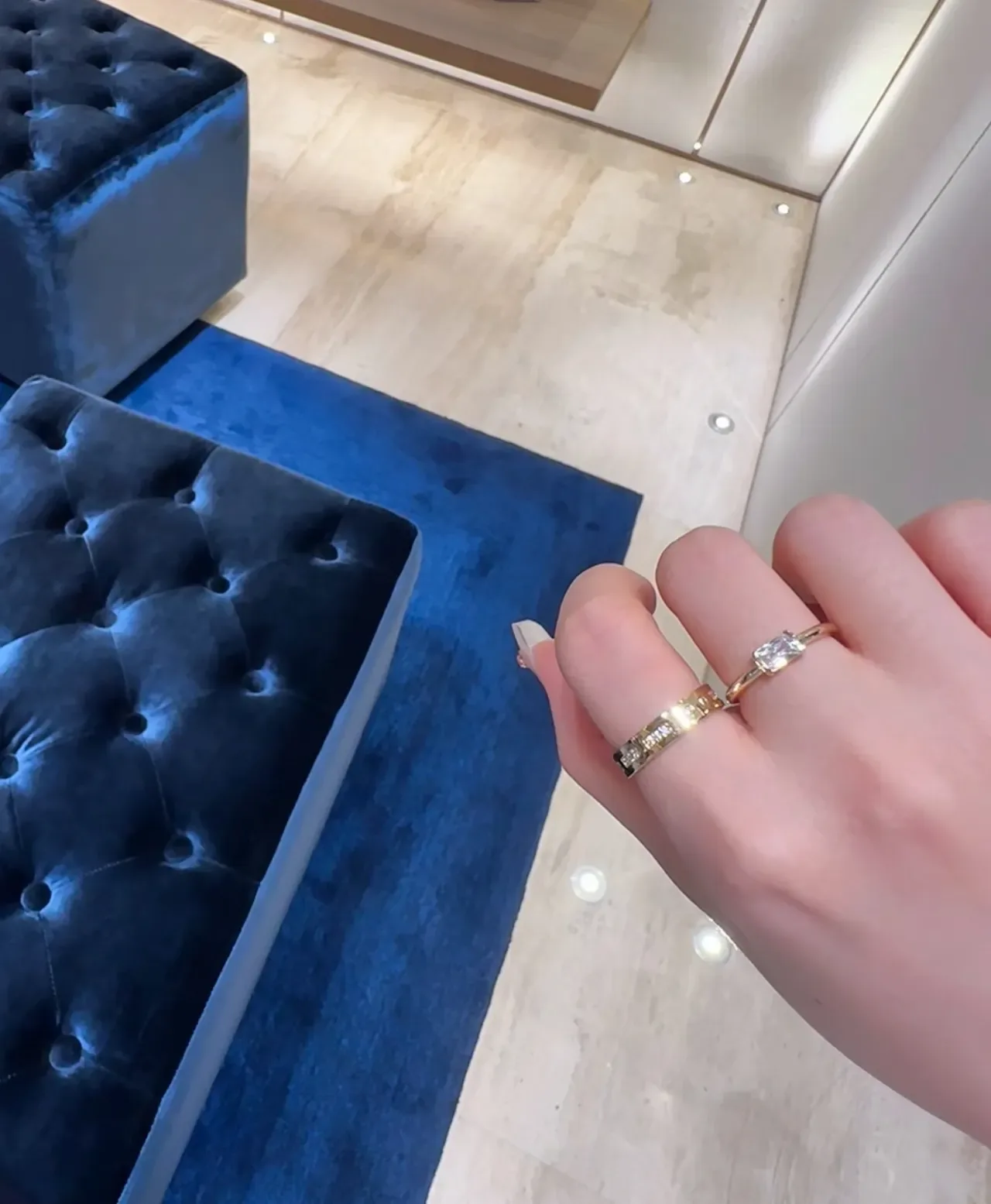 Tiffany & Co. सोलिटेयर सोने की अंगूठी नीली इमराल्ड-कट स्टोन 2