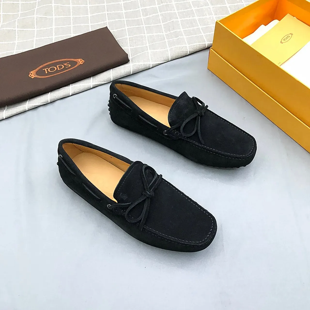 حذاء لوفر Tod's بوه أسود بيج سويد أبو علوة تفصيل 2