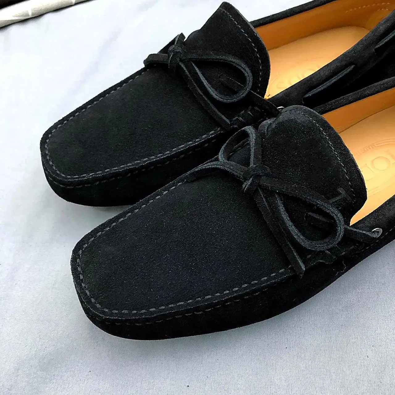 حذاء لوفر Tod's بوه أسود بيج سويد أبو علوة تفصيل 4