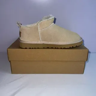 UGG 米棕麂皮羊毛内里雪靴
