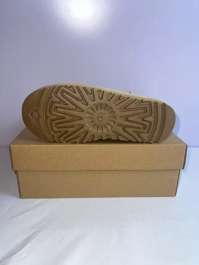 UGG 米棕麂皮羊毛内里雪靴 2