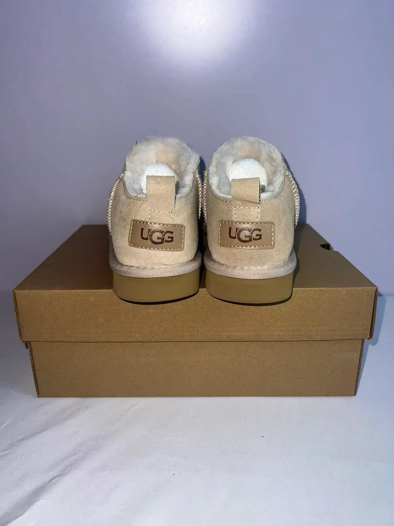 UGG 米棕麂皮羊毛内里雪靴 3