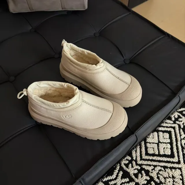 UGG بيج أحذية ثلج سليب أون منصة كعب 4