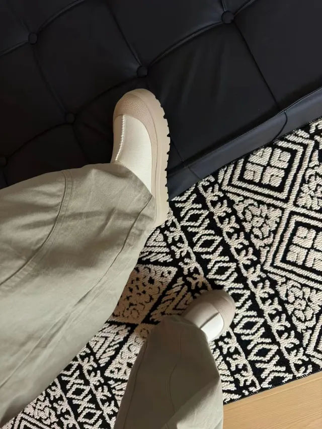 UGG بيج أحذية ثلج سليب أون منصة كعب 5