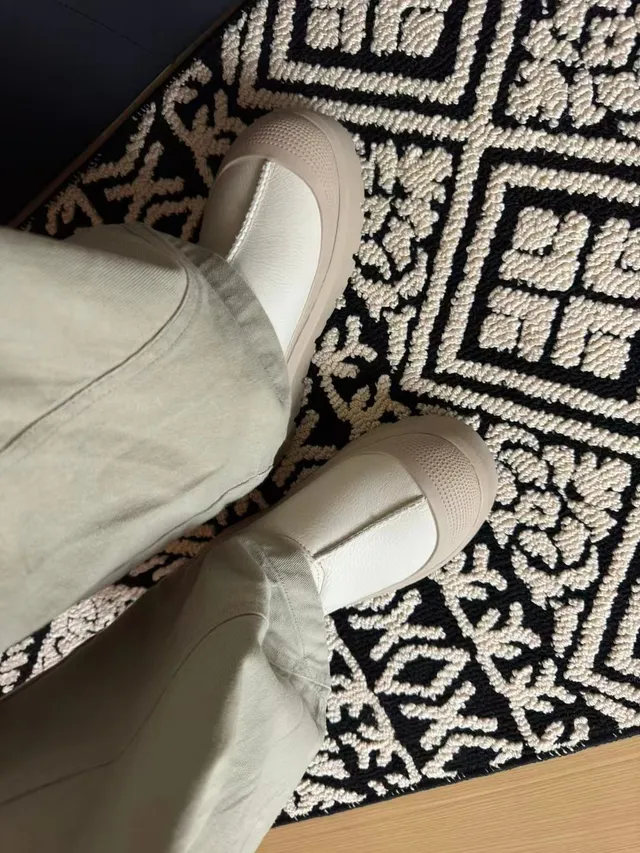 UGG بيج أحذية ثلج سليب أون منصة كعب 6