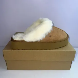 UGG Beige White Platform Sole Shearling-Lined Slippers