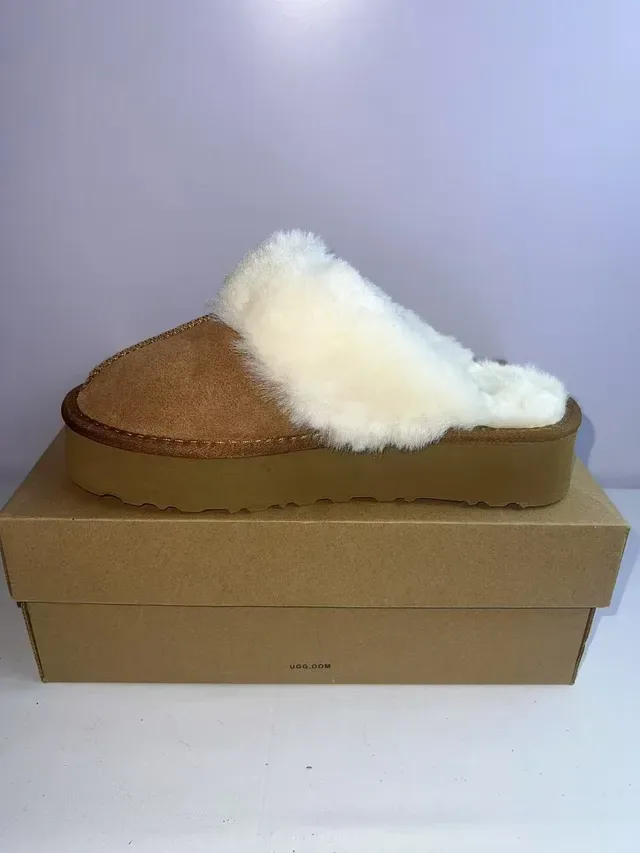 UGG بيج أبيض منصة مبطنة بجلد الغنم نعال 3