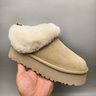 UGG أحذية ثلج بيج أبيض مع كم shearling من السويد