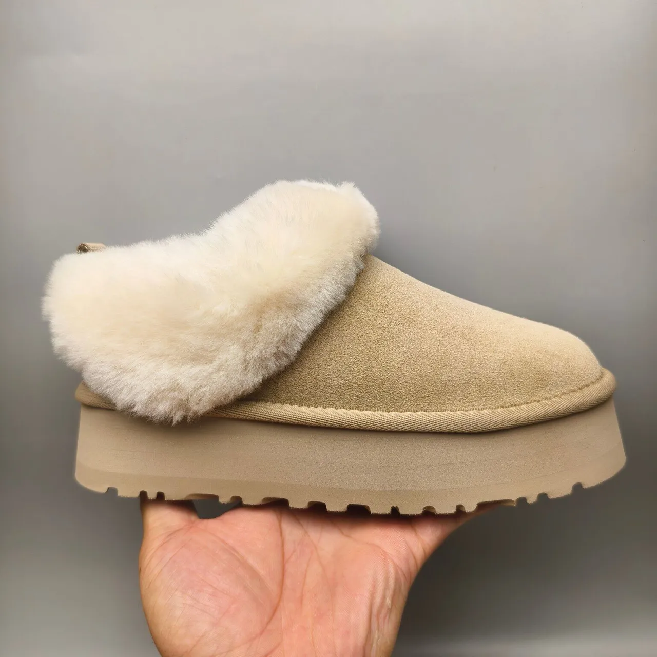 UGG أحذية ثلج بيج أبيض مع كم shearling من السويد 2