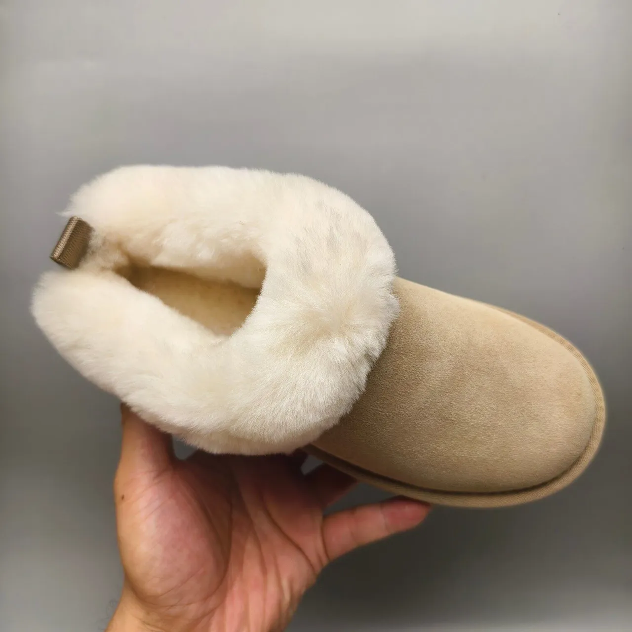UGG أحذية ثلج بيج أبيض مع كم shearling من السويد 3