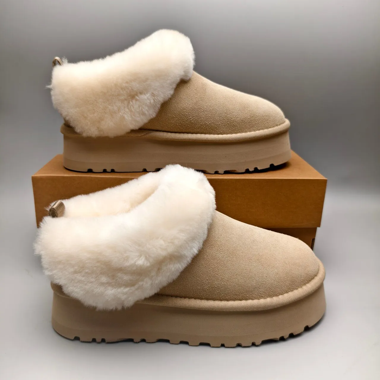 UGG أحذية ثلج بيج أبيض مع كم shearling من السويد 5