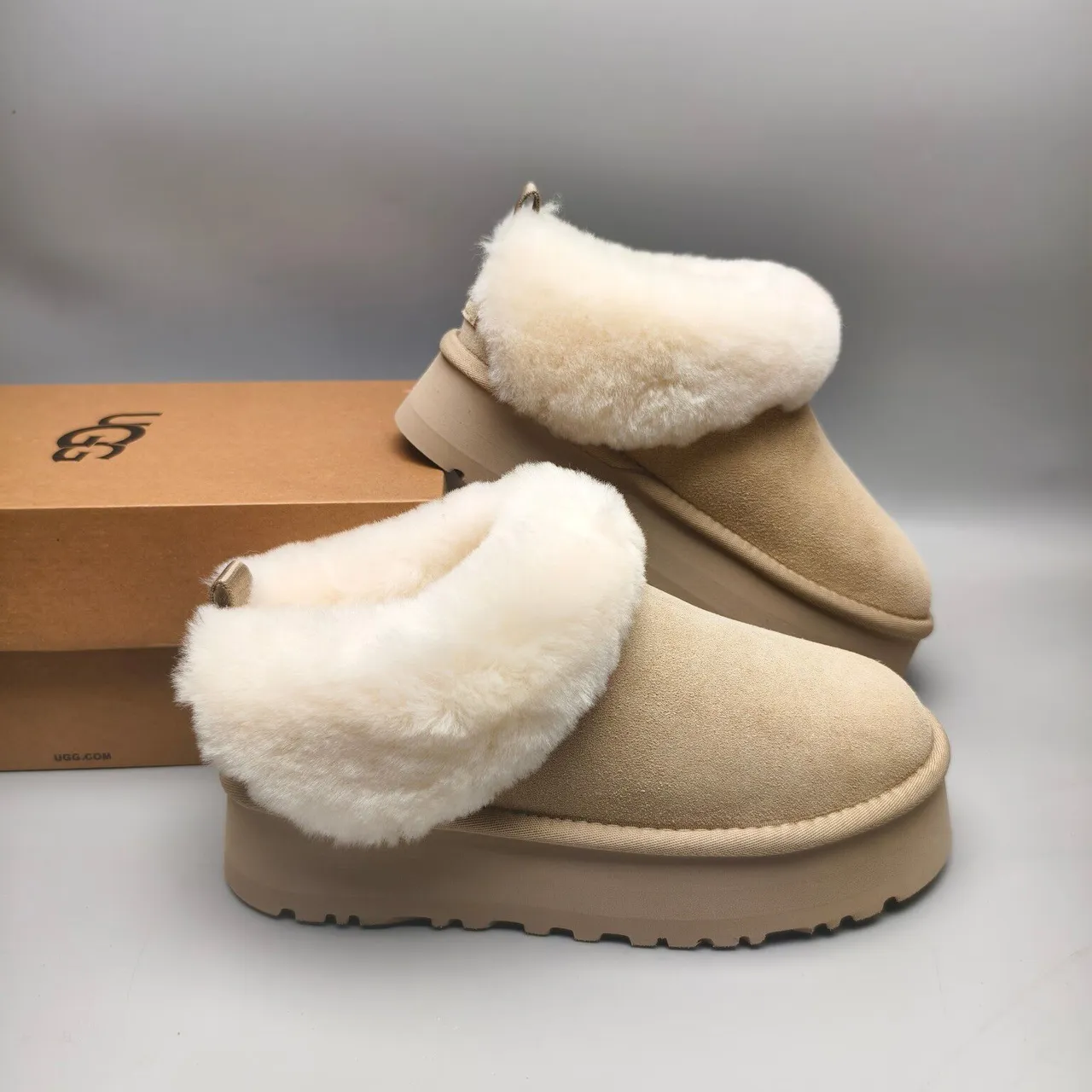 UGG أحذية ثلج بيج أبيض مع كم shearling من السويد 6