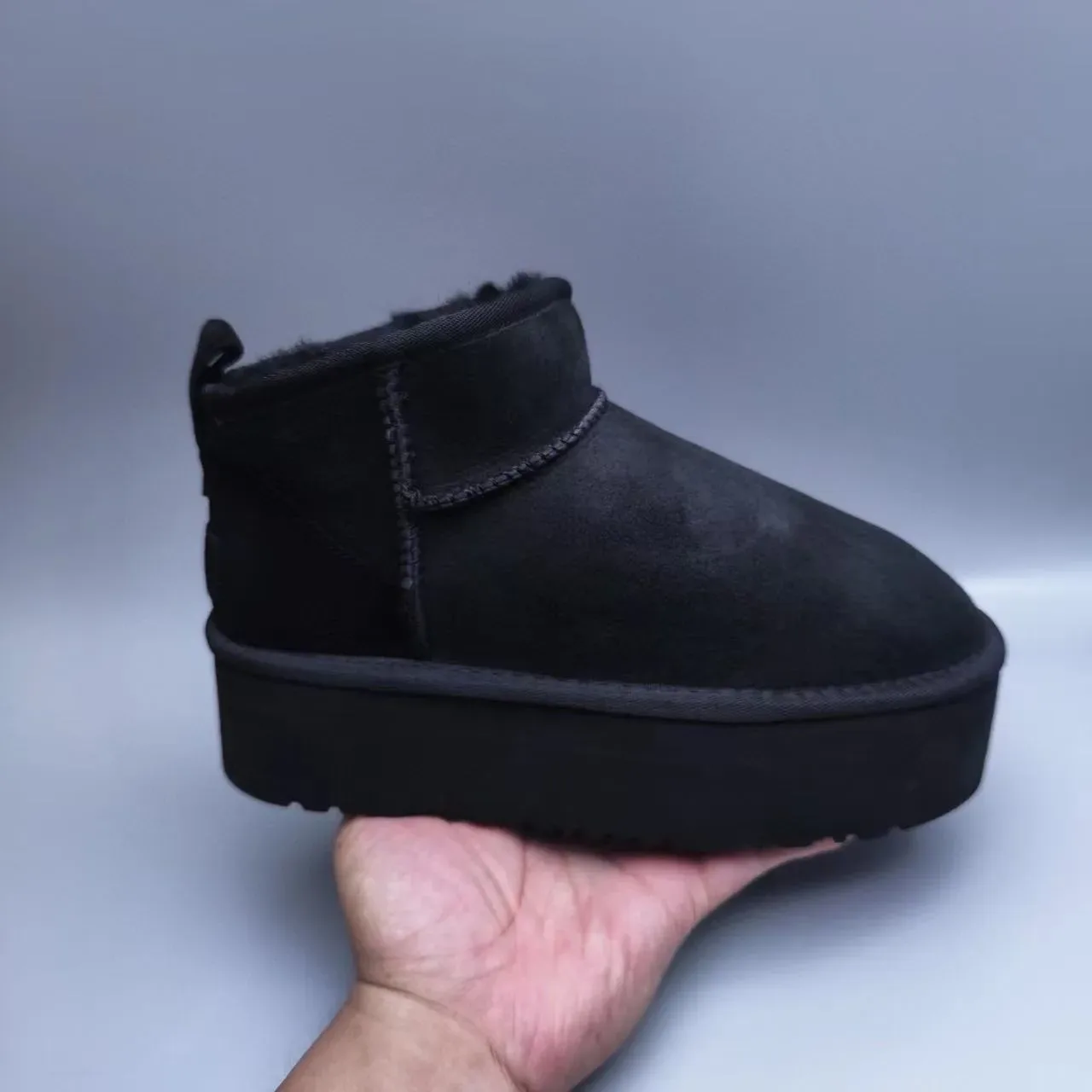 UGG काला प्लेटफॉर्म सोल शियरलिंग लाइनड कफ स्नो बूट 3