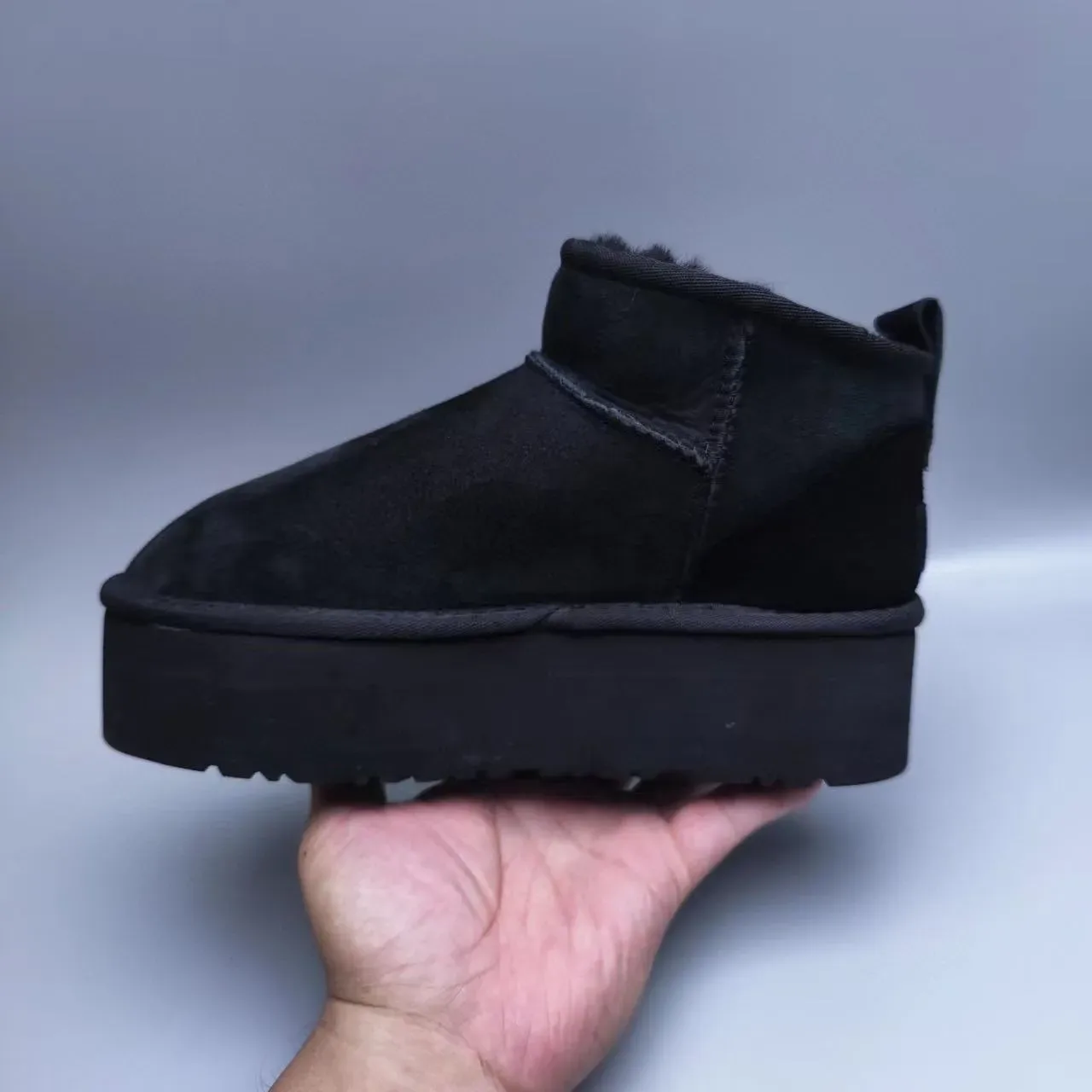 UGG काला प्लेटफॉर्म सोल शियरलिंग लाइनड कफ स्नो बूट 6